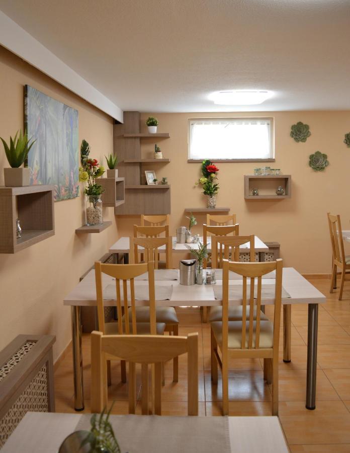 Alfred Panzio Bed and Breakfast Boedapest Buitenkant foto