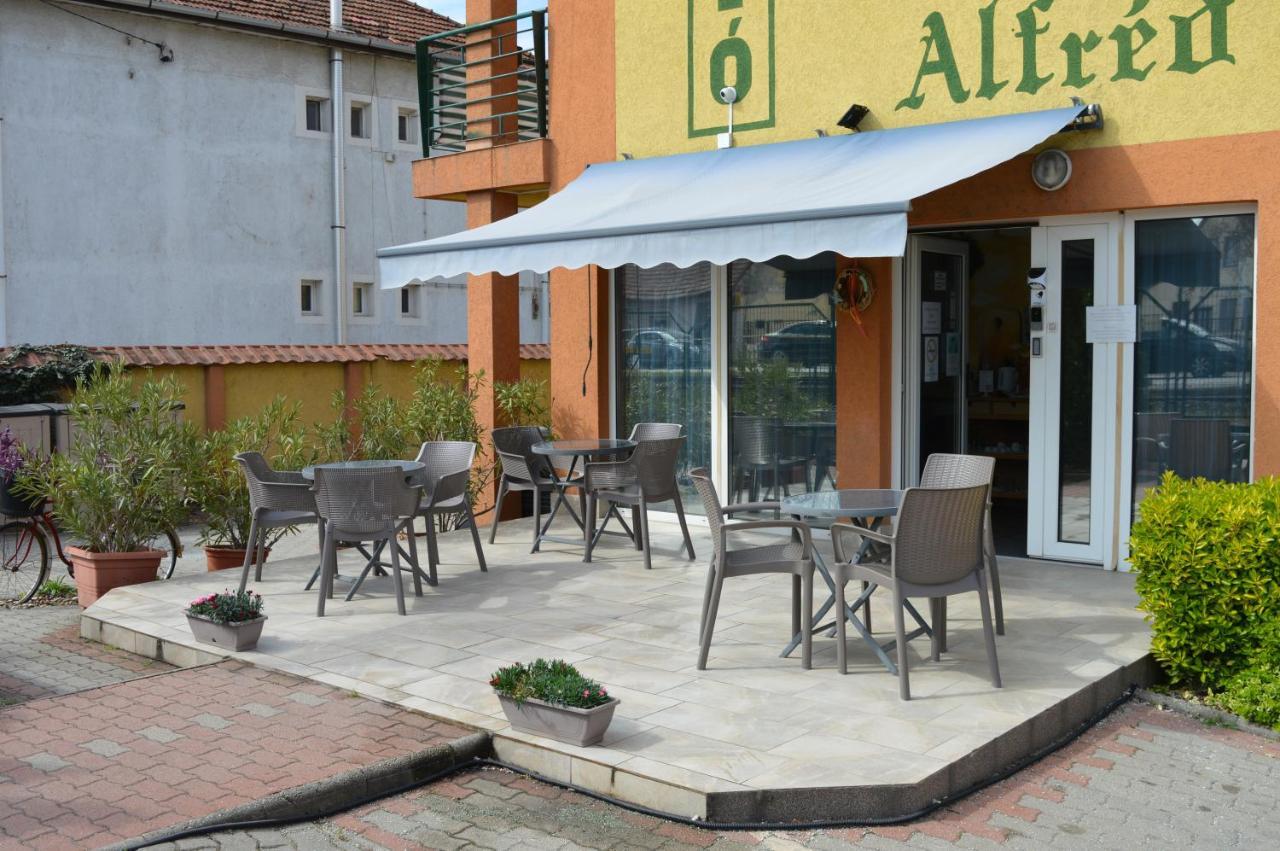 Alfred Panzio Bed and Breakfast Boedapest Buitenkant foto