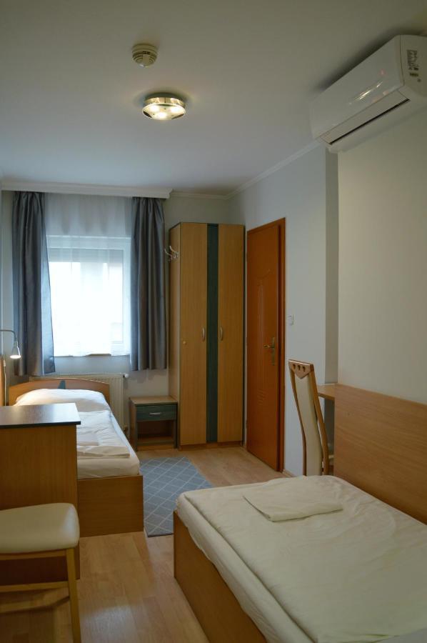 Alfred Panzio Bed and Breakfast Boedapest Buitenkant foto