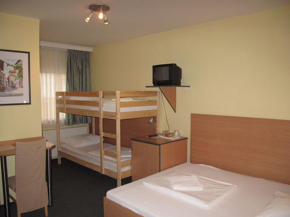 Alfred Panzio Bed and Breakfast Boedapest Buitenkant foto