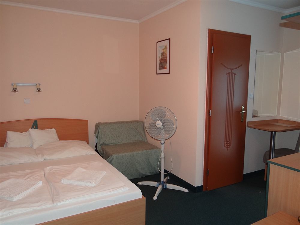 Alfred Panzio Bed and Breakfast Boedapest Buitenkant foto